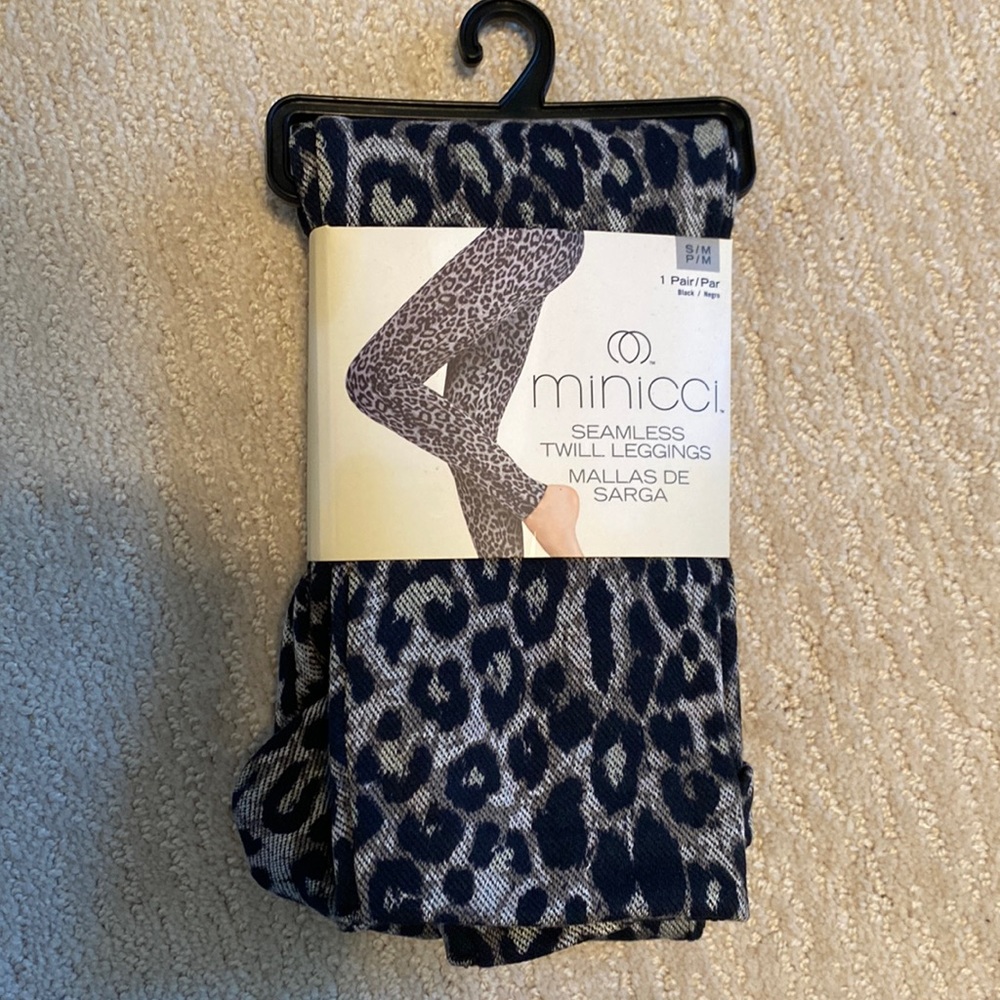 - Seamless twill leggings